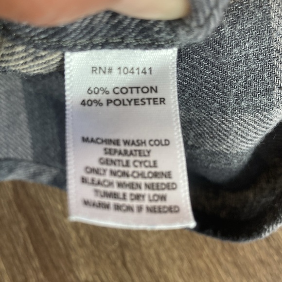 Field & Stream Flannel Button Up Shirt 2XL Black & Gray EUC - Picture 8 of 8